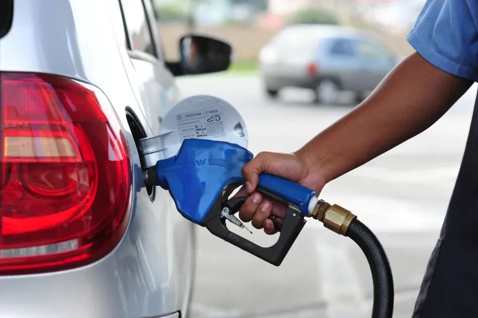 Governo federal prorroga subvenção de R$ 2,12 por litro do diesel por 30 dias
